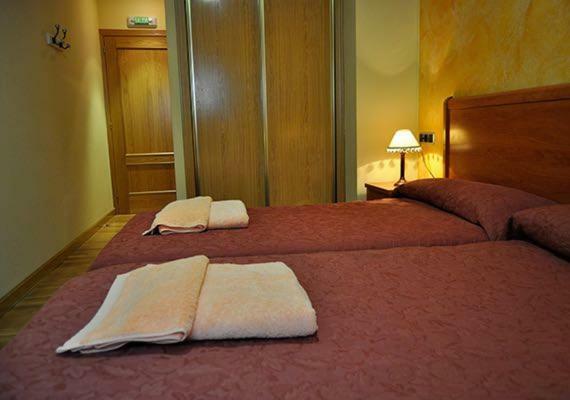 Hostal Puerta Del Valle La Cistérniga エクステリア 写真