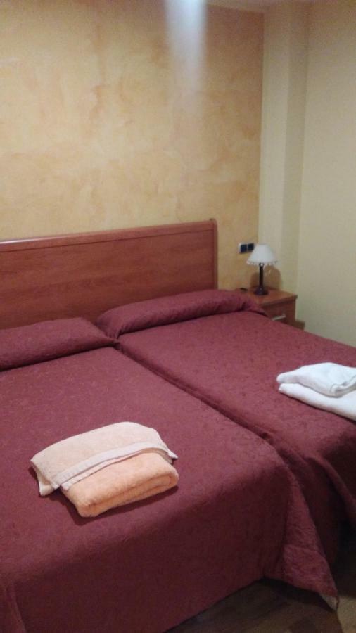 Hostal Puerta Del Valle La Cistérniga エクステリア 写真