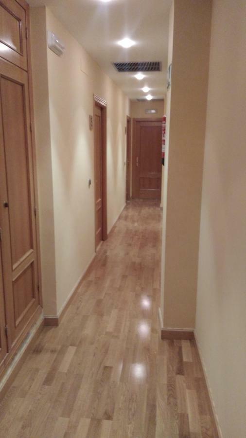 Hostal Puerta Del Valle La Cistérniga エクステリア 写真